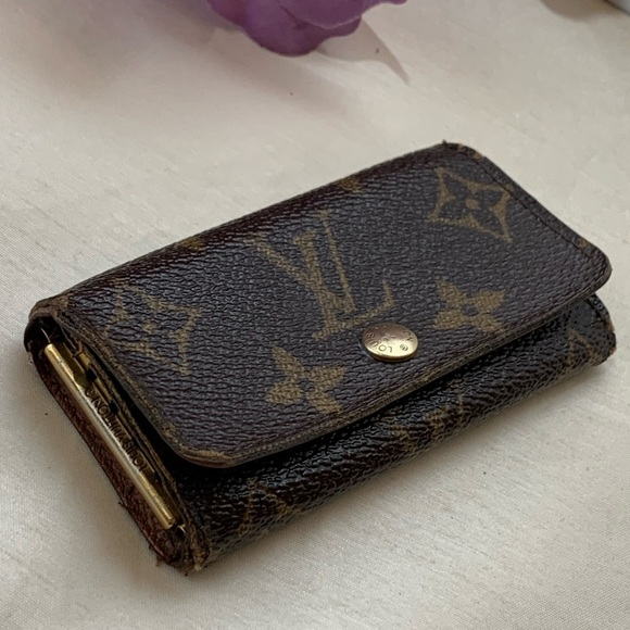 . LV Monogram 4 Key - Picture 5 of 8